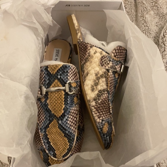 NIB Steve Madden Slides - Picture 2 of 5